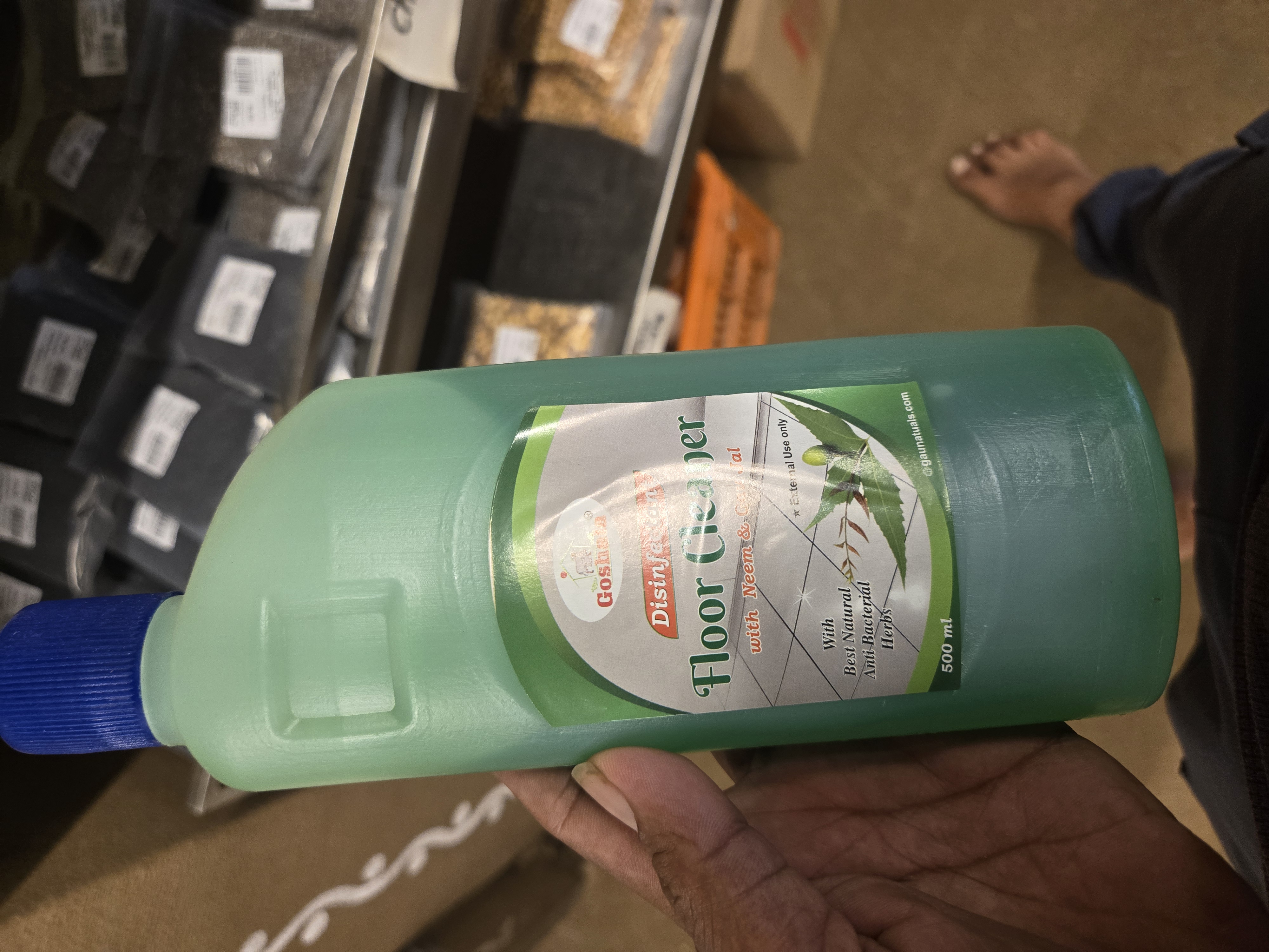 Naturly · Neem & Lemongrass Floor Cleaner